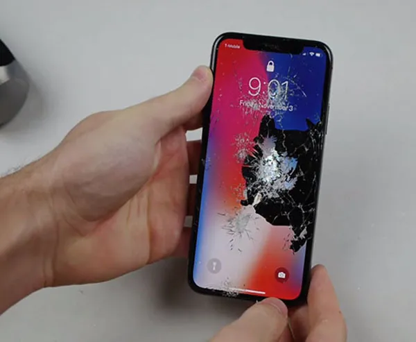 Điện thoại bị vỡ màn hình trong, bên ngoài còn nguyên?