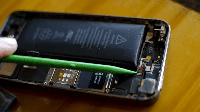 Nguyên nhân khiến màn hình điện thoại bị bung keo là gì? Nên sửa chữa ở đâu?
